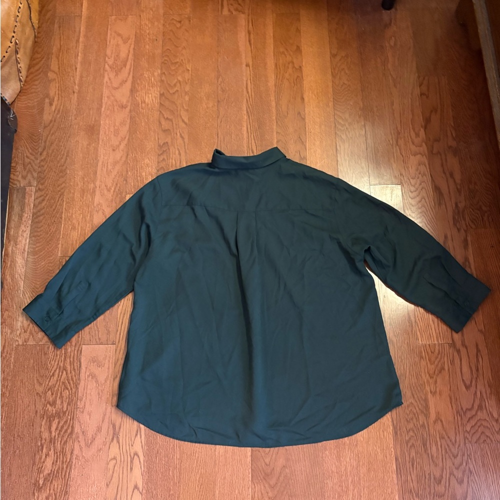 Uniqlo Forest Green Rayon Skipper Collar 3/4 Sleeved Blouse. Size large. - Picture 7 of 7